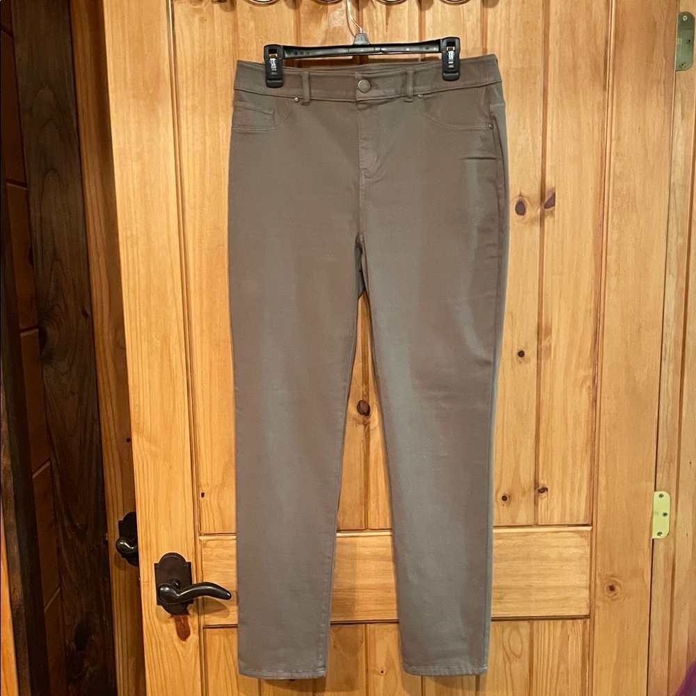 CHICO’S PULL-ON STRAIGHT JEGGINGS/JEANS Sz8